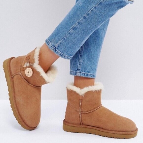 UGG Mini Bailey Button Shearling Short Boots Fur  Red Leather 8 Winter Cozy Warm - Picture 4 of 14